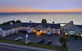 Baymont Inn And Suites st Ignace Lakefront
